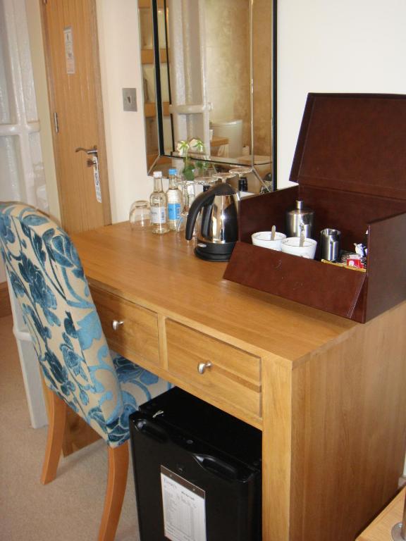 Ennios Boutique Hotel Southampton Zewnętrze zdjęcie A dressing table