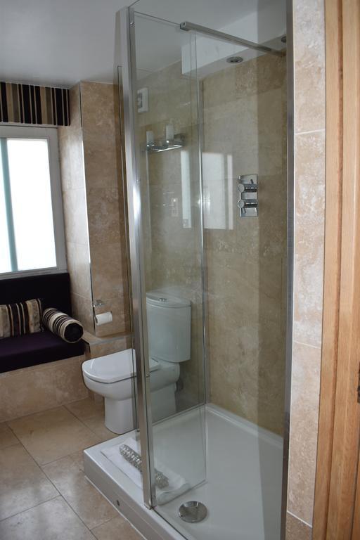 Ennios Boutique Hotel Southampton Zewnętrze zdjęcie A shower enclosure