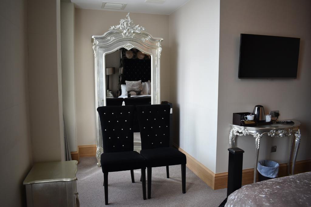 Ennios Boutique Hotel Southampton Zewnętrze zdjęcie A bedroom at the hotel